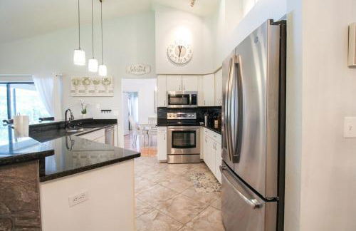 Elegant 3BR 2BA Private Pool Home - Foto 27