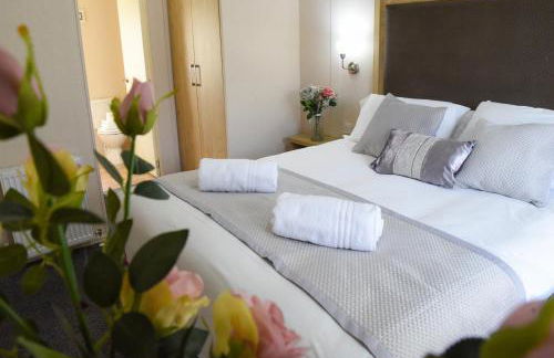 Rowan Lodge with Hot Tub - Foto 12