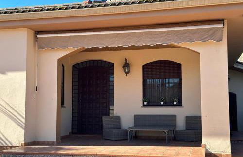 Precioso chalet con piscina y pista de padel - Photo 48