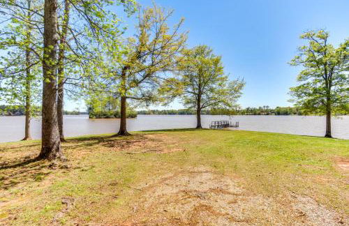 Lakefront Prosperity Home with Private Boat Dock - Foto 28