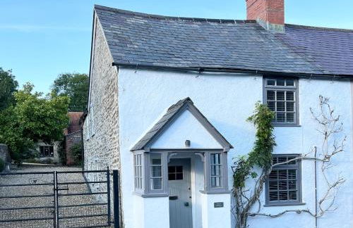 Hurst Cottage - A Cosy 2-Bedroom Cottage Escape in Dorset - Photo 1