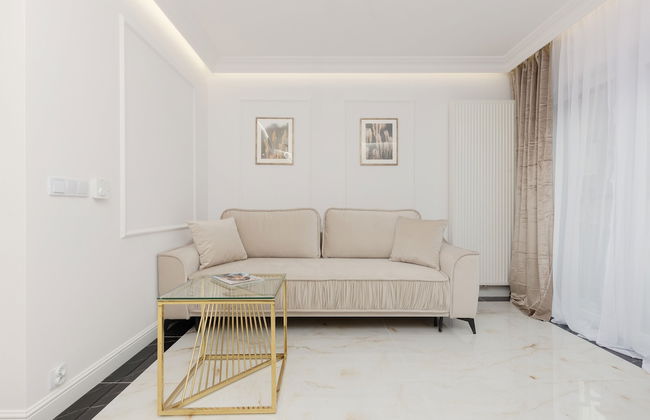 Glamour Studio by Renters Prestige - Photo 16