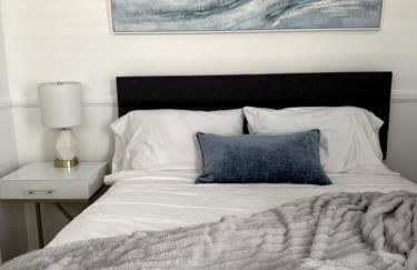 Steps to Sand Cozy 3BR Partial Ocean Views - Foto 25