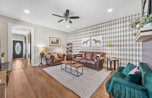 3BR Cozy Family Home with HotTub & Spacious Backyard - Foto 17