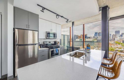 Freshly Minted 2BR - Elegance & Comfort in Central Chicago - Photo 10