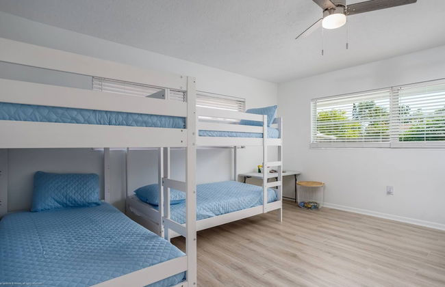 Gorgeous Grove Contemporary Family Home - Foto 7