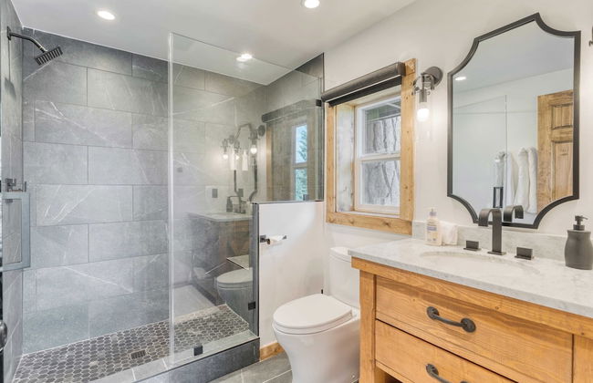 Lake View, Firepit, Game Room Remodeled Lake Tahoe Luxury Cabin by Avantstay - Foto 41