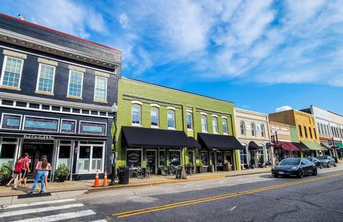 Near Historic Downtown Apex, Sleeps 8, King Bed - Foto 31