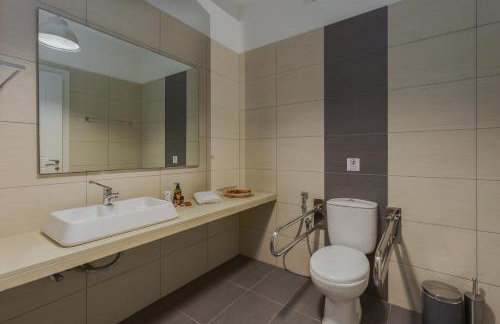 Villa Penelope with Private Heated Pool - Photo 32