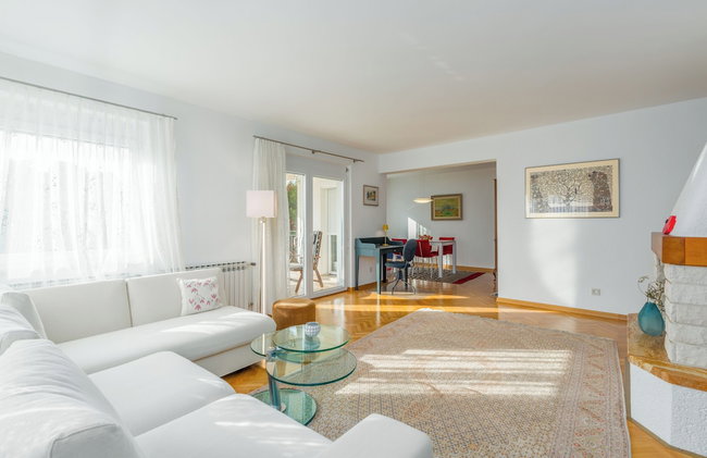 Elegant two-bedroom apartment with terrace in Rovinj - Photo 31