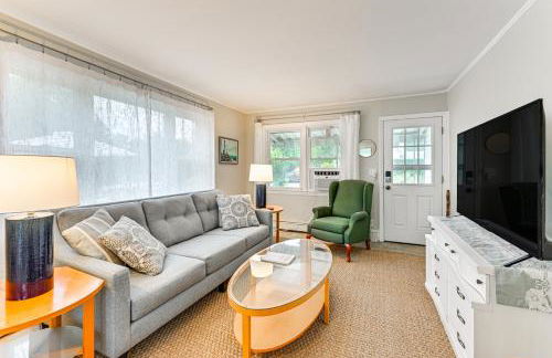 Bayfront East Quogue Retreat with Private Boat Dock - Foto 1