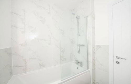 Brand-New 3-Bed Home - Liverpool - Foto 22