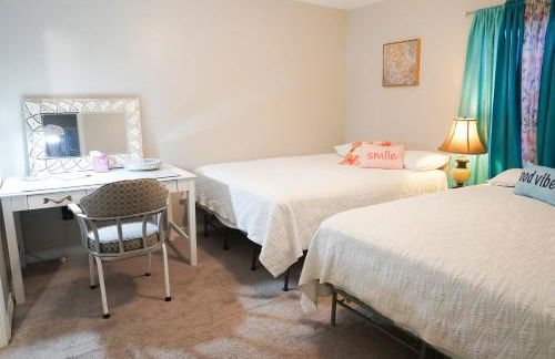 Queens Hidden Gem with Game Room 5 beds sleeps 9 - Foto 5