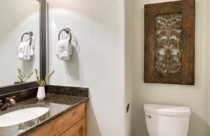 Blue Skies Lakeside Family-friendly Getaway w/ Hot Tub & BBQ - Foto 48