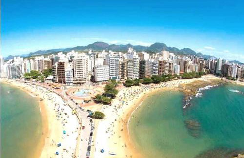 Casa Super Agradável, 250 metros da praia da Areia Preta, cinco quartos com ar, wifi, garagem, completa - Foto 35