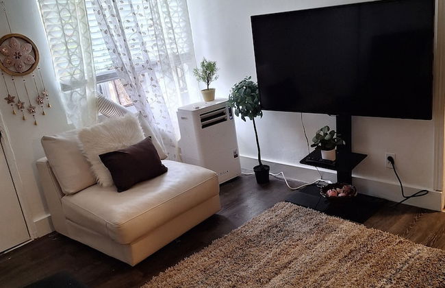 DOWNTOWN AT CUTE AND COZY - Photo 5