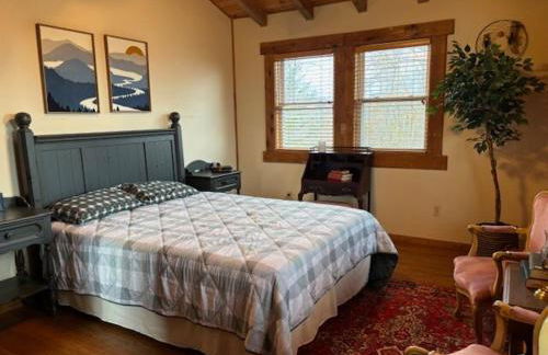 Charming Cabin with Incredible Mountain Views - Foto 16