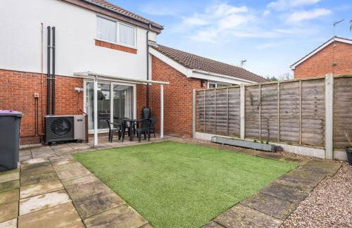 Telford Centre House with Parking, Garden, Wi-Fi - Photo 7