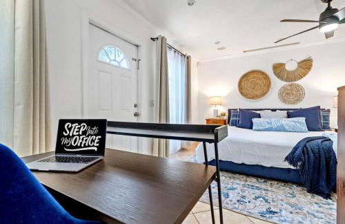 Beachside Escape Poolhouse w Game Room, Grill - Foto 32