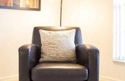 630- 3 Bedroom South facing Home with Pool Drenched in Florida Sunshine Perfect for Families - Foto 42