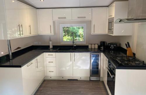 Oak Tree Lodge with Hot Tub near Alton Towers - Foto 12