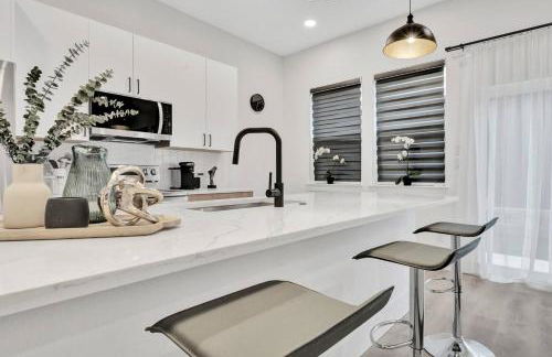 Elegant 3BR Home w/ Rooftop • 5 min to Downtown - Foto 5