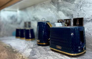 Luxxe House with Hot tub and Pool table - Photo 27