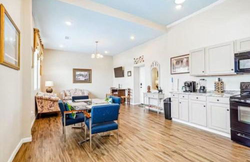 Penthouse on Claiborne - Foto 4