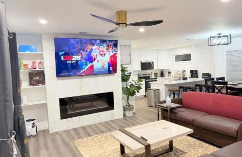 Cozy Lakeview Retreat Home - Photo 2