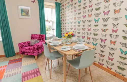 Adams House - Photo 8