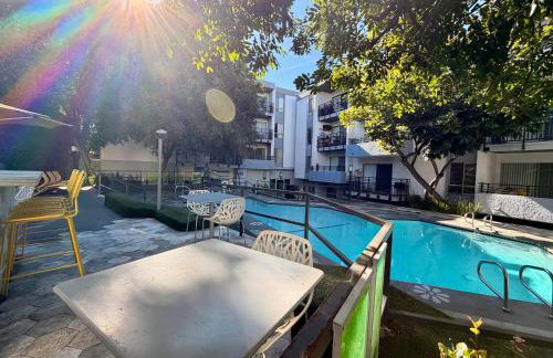 Hollywood Studio with Pool, Parking, Gym & Sign View - Foto 47