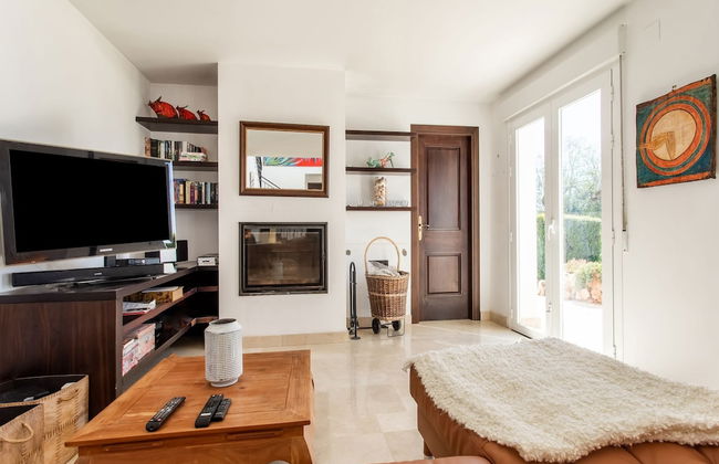 Villa in Granada With Sea Views & Pool - Photo 18