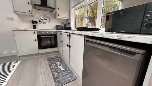 Vibrant Bungalow 2 Bedroom Flat with secure private parking - Foto 2, stove, pet friendly, toaster, minibar