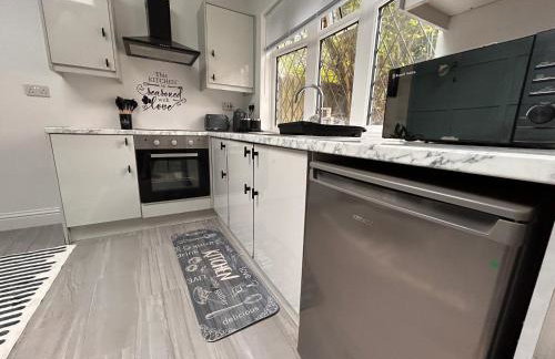 Vibrant Bungalow 2 Bedroom Flat with secure private parking - Foto 2