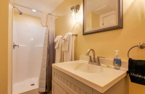 2BR Apt w/ 3 min Walk to downtown SWH - [Low Tide] - Foto 25