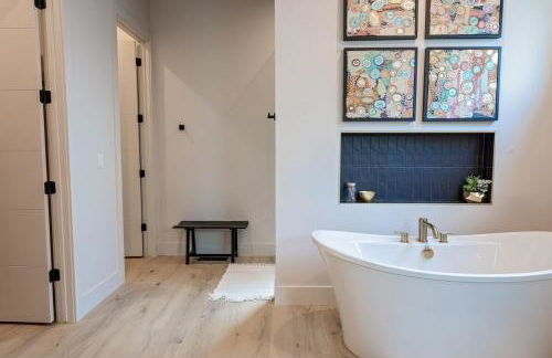 Downtown Luxury Villa Hot Tub Walk To Lake - Foto 22