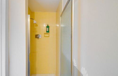 Walk to Brigantine Beach Condo with Furnished Patio - Foto 11