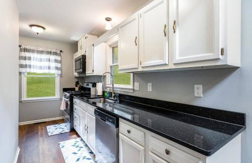 Hot Tub, Deck&Grill, Game Room, WiFi at Cute Cabin - Foto 11