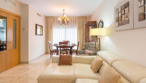Keywise Perfect location next to María Zambrano STATION, central , beach ,pool and free Parking - Foto 2