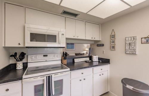 1128 PL Escape to this Pondside Paradise - Foto 13