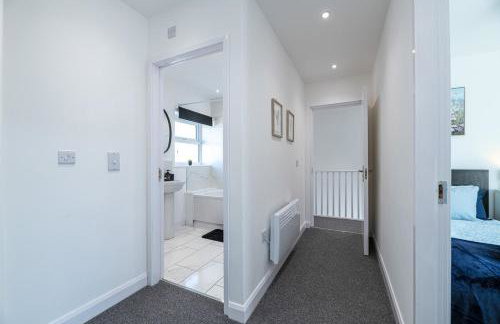 4BR New Build - Near Ferry Port - Great for Groups - Foto 3