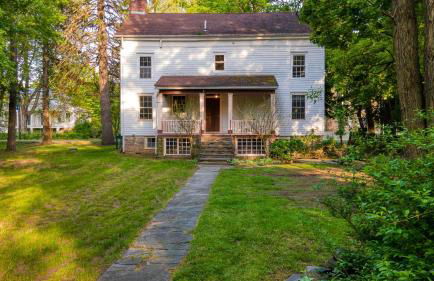 Relax in Style at Historic Modern on Main with Modern Amenities Wooded Views - Foto 14