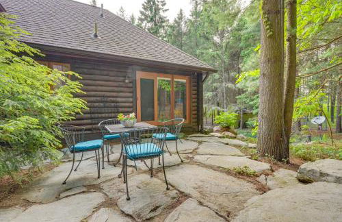 Magical Metamora Cottage with Fire Pit, Pond, Deck! - Foto 30
