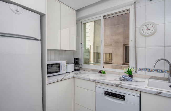 2 bedroom Apartment in Marbella with swimming pool - Photo 12