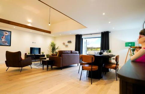 Starlight Lodge - 4 bedroom Barn with Hot Tub! - Foto 26