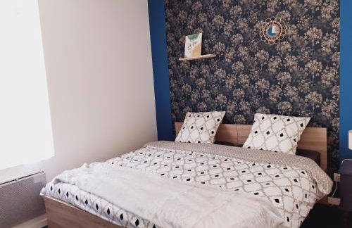 L'artistique, 4 lits, 2 chambres, stationnement gratuit, spacieux, atypique - Photo 12