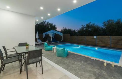 Maridenia Villa - Family Escape with Private Pool, by ZanteWize - Foto 29