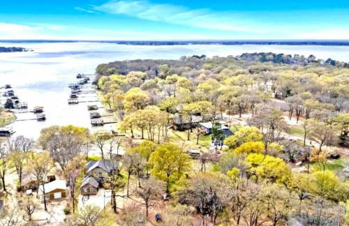 Massive lakefront home with HOT TUB - Foto 72