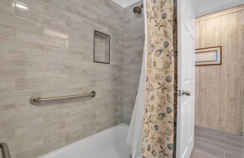 4 bd Near beach spacious solar heated pool waterfront home - Photo 28