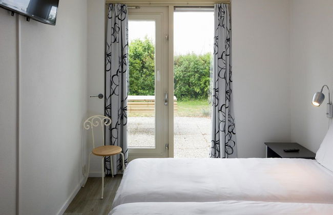 Villa in Zeeland With Sauna & Beach Access - Photo 2